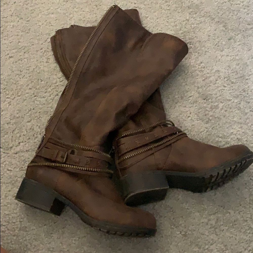 Women’s brown boots